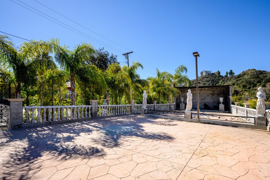 More Photos Of 6500 Foothill Blvd, Tujunga Restaurant For Sale