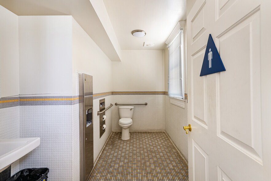 More Photos Of 307 E Chapman Ave, Orange Office For Sale