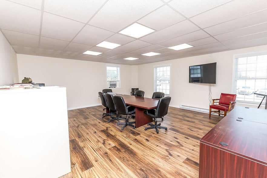 More Photos Of 196 Carlton Dr, Inwood Industrial For Sale