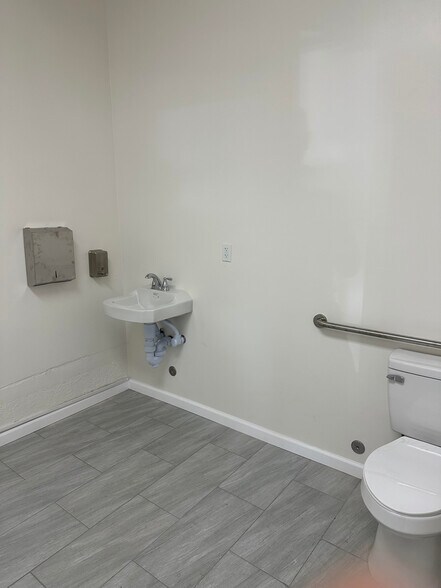 More Photos Of 2751 Colorado Blvd, Los Angeles Restaurant For Lease