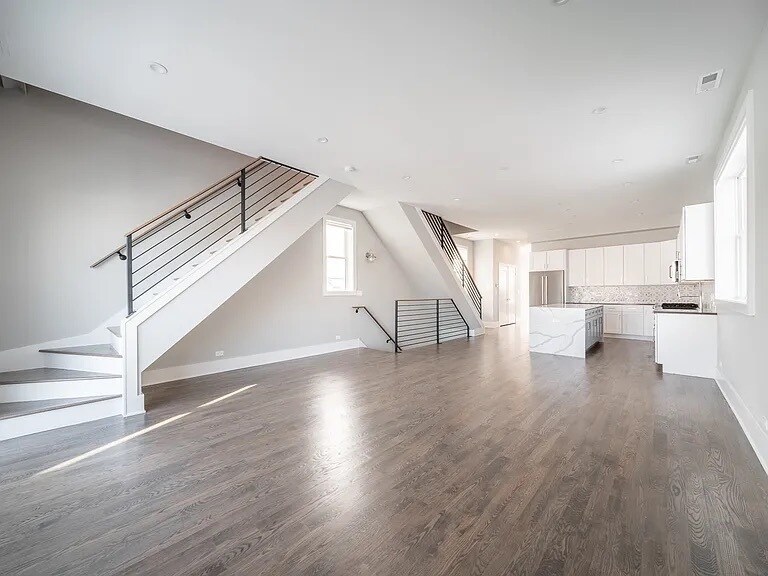 More Photos Of 556 W 18th St, Chicago Storefront Retail Residential For Sale