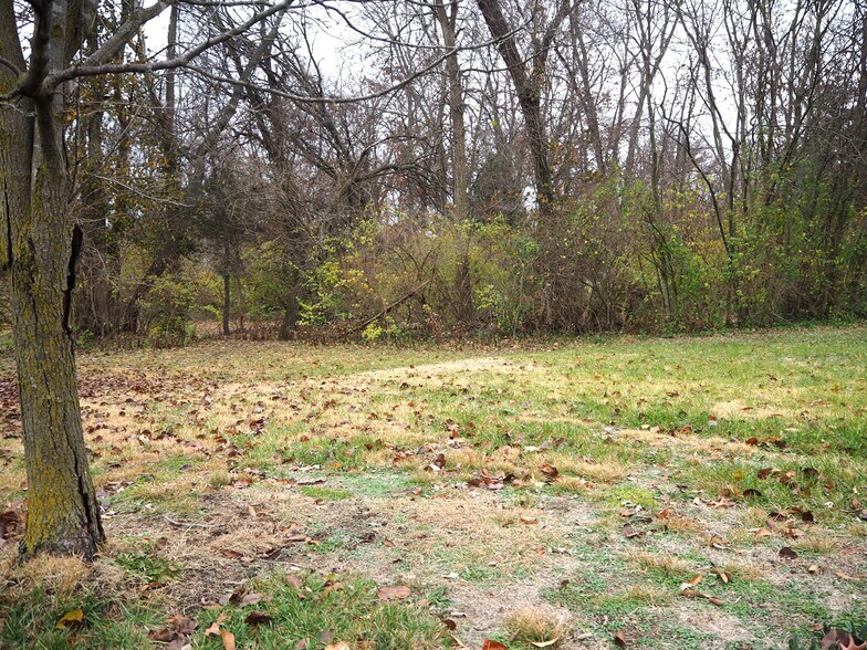 More Photos Of 4 Marian Dr, O'Fallon General Retail For Sale