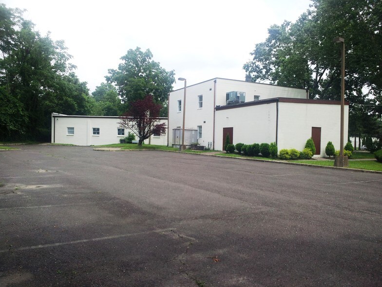 More Photos Of 16 Reeves Ave, Hamilton Office For Lease