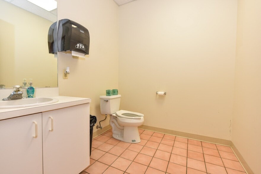 More Photos Of 230 West Parkway, Pompton Plains Flex For Sale