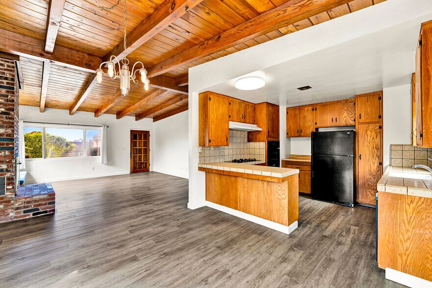 More Photos Of 330 9th St, Del Mar Apartments For Sale