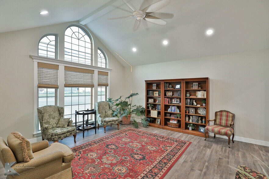 More Photos Of 2150 Industrial Blvd, Abilene Office For Sale