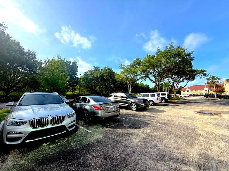 More Photos Of 1743 Park Center Dr, Orlando Medical For Sale
