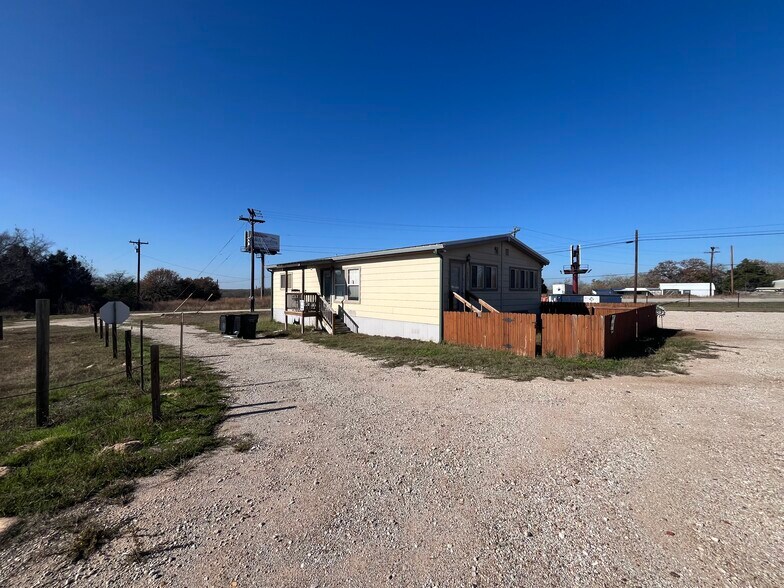 More Photos Of 413 FM 20, Bastrop Flex For Sale