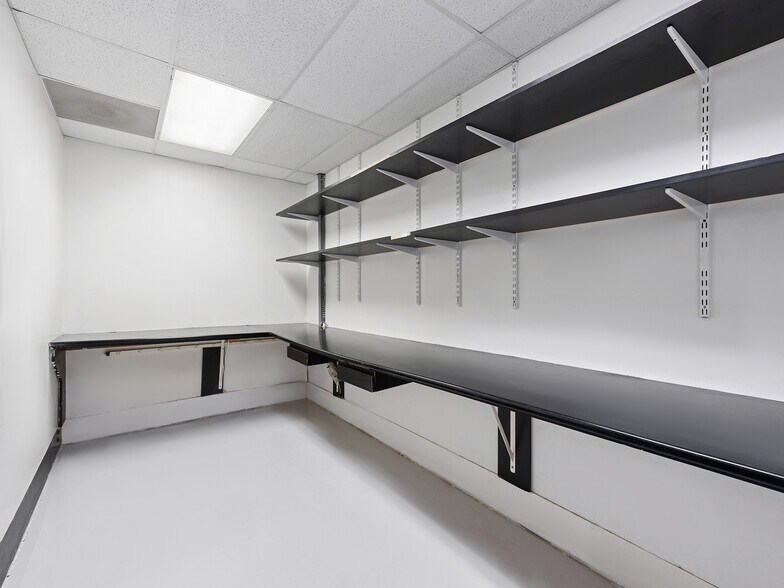 More Photos Of 721 Collins Ave, Miami Beach Storefront For Sale