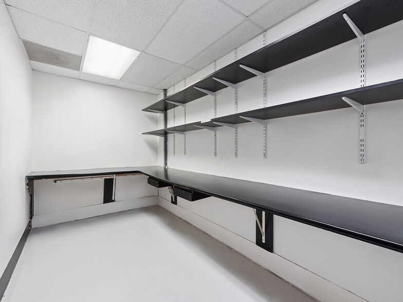 More Photos Of 721 Collins Ave, Miami Beach Storefront For Lease