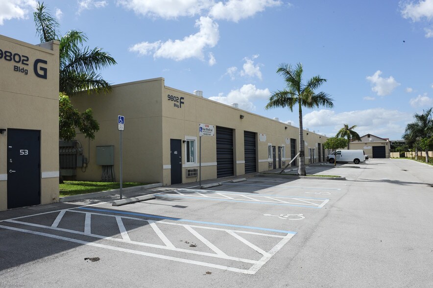 More Photos Of 9802 NW 80th Ave, Hialeah Warehouse For Lease