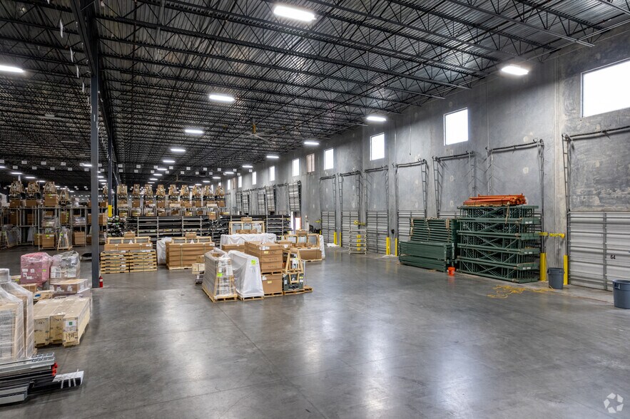 More Photos Of 10565 Red Bluff Rd, Pasadena Distribution For Lease