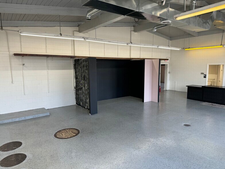 More Photos Of 5 S Madison St, Oswego Storefront Retail Office For Lease