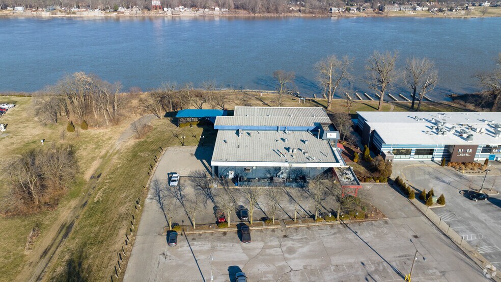 More Photos Of 3021 River Rd, Louisville Restaurant For Sale