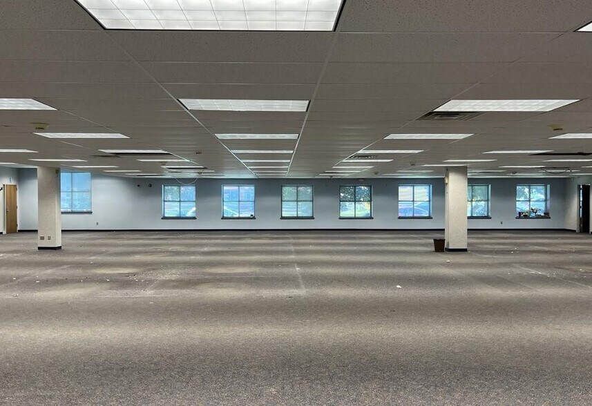 More Photos Of 6300 W Fond du Lac Ave, Milwaukee General Retail For Lease