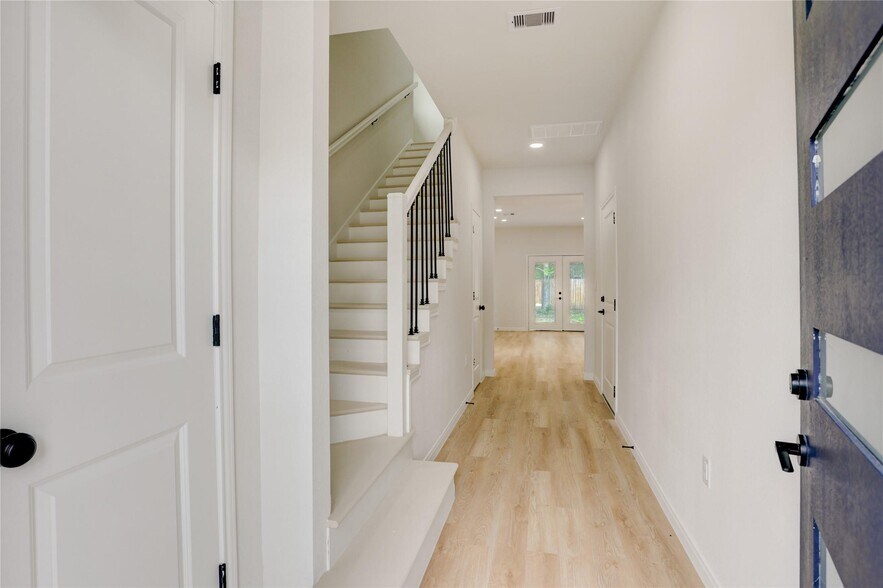 More Photos Of 8314 Williamsdell, Houston Specialty For Sale