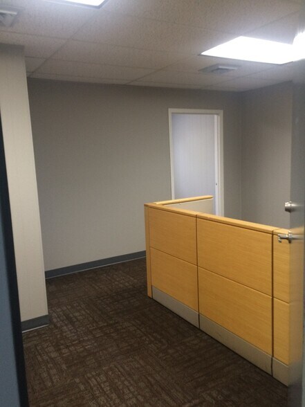 More Photos Of 312-314 Martin Luther King Jr Blvd, Evansville Office For Sale