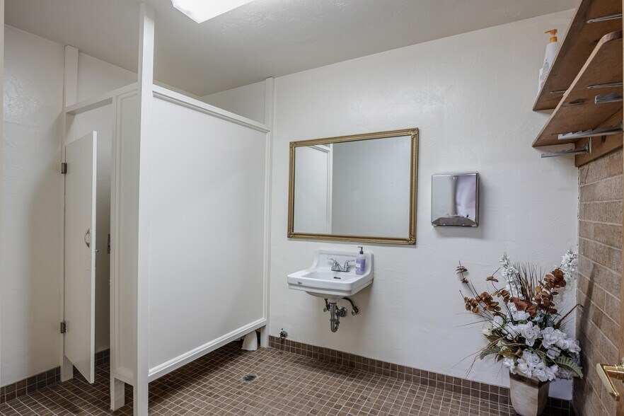 More Photos Of 4677 Tompkins Ave, Oakland Religious Facility For Sale