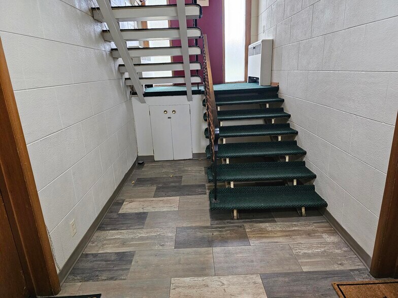 More Photos Of 2312 22nd St NW, Calgary Apartments For Sale