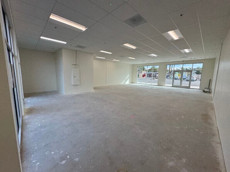 More Photos Of 1107 E Valley Pky, Escondido Storefront Retail Office For Lease