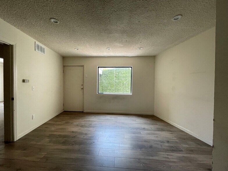 More Photos Of 1017-1019 S La Brea Ave, Los Angeles Medical For Lease