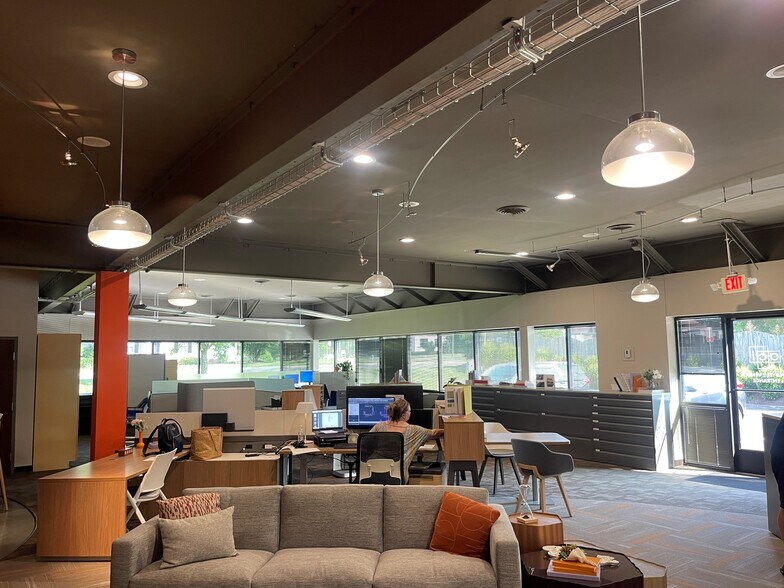 More Photos Of 2402 N Parham Rd, Richmond Office For Sale