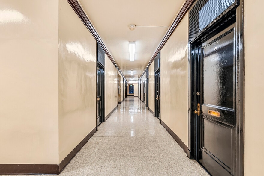 More Photos Of 6400-6404 Hollywood Blvd, Los Angeles Office For Sale