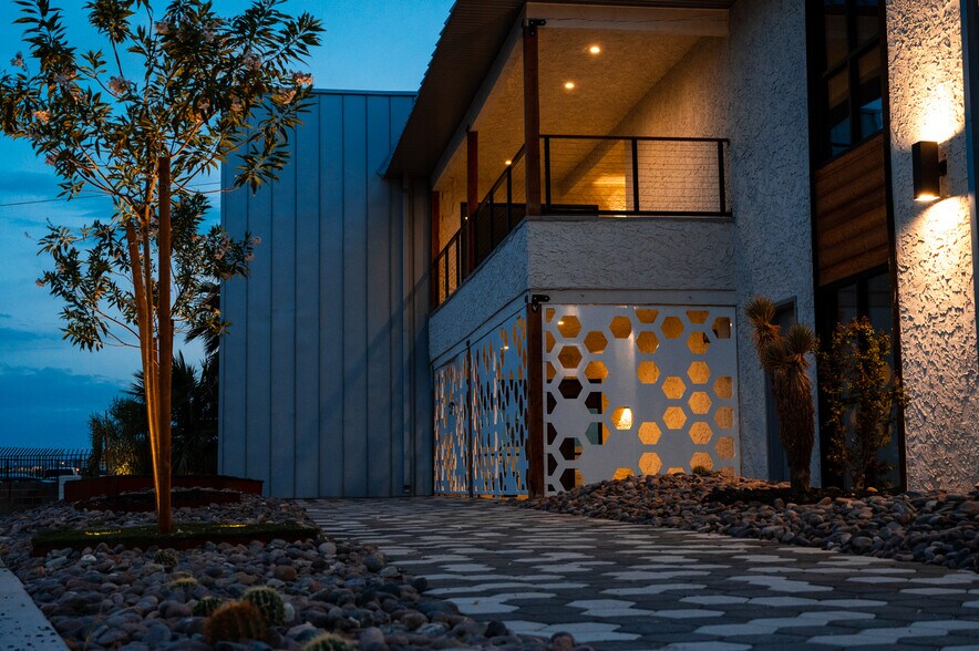 More Photos Of 5030 Paradise Rd, Las Vegas Unknown For Lease