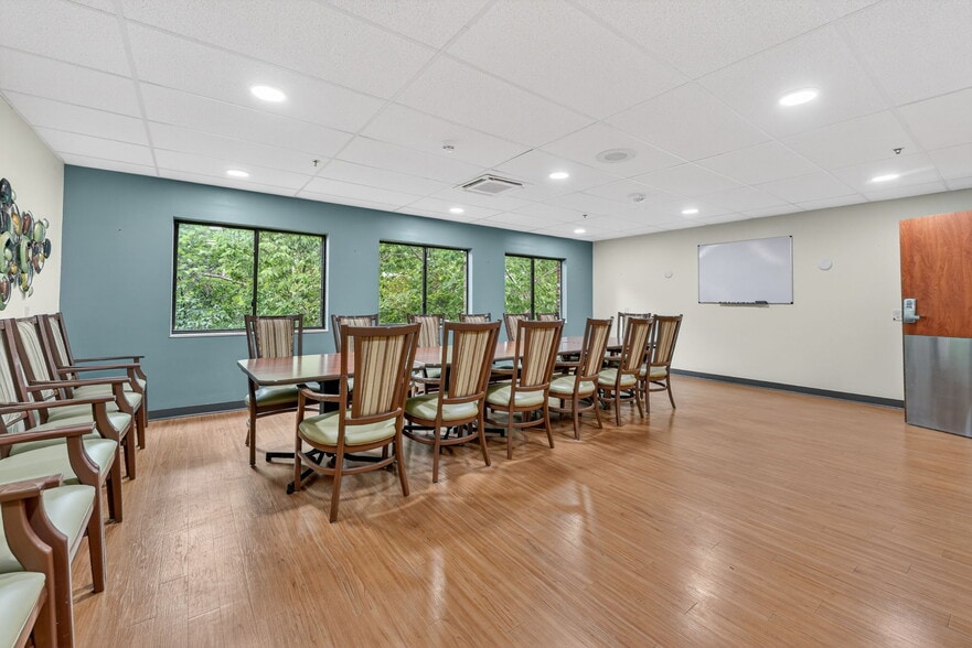 More Photos Of 106 Hospital Dr, Smithville Assisted Living For Sale
