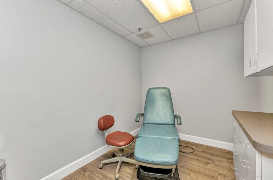 More Photos Of 2525 Harbor Blvd, Port Charlotte Medical For Sale