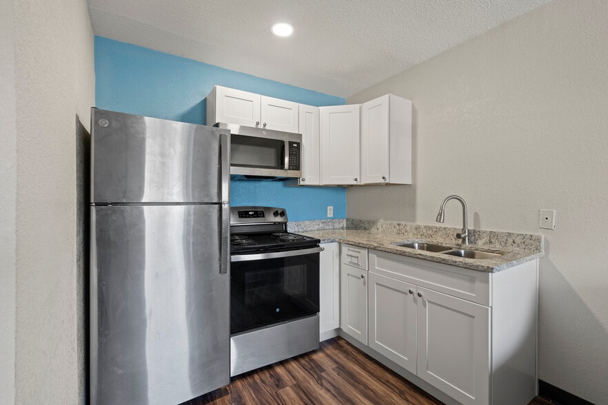 More Photos Of 2425 Atrium Way, Nashville Apartments For Sale