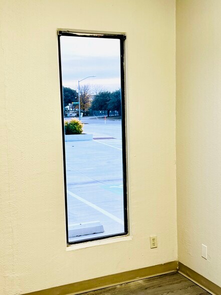 More Photos Of 8801 Forum Way, Fort Worth Light Distribution For Lease