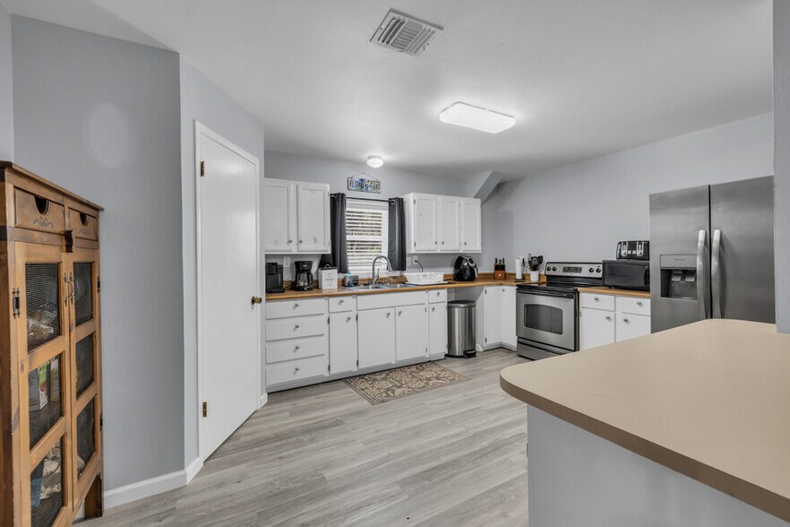 More Photos Of 2001 Ponderosa Dr, New Braunfels Specialty For Sale