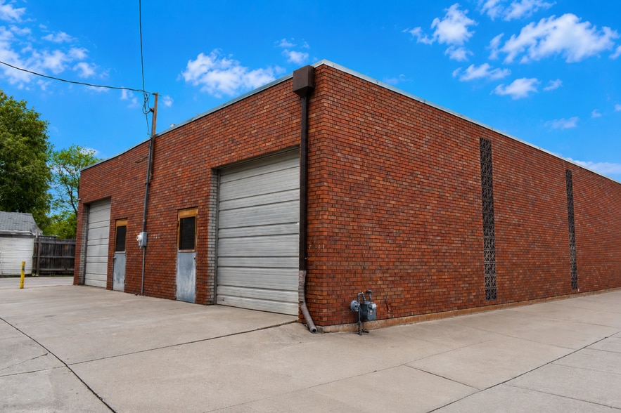 More Photos Of 90 Knox Ct, Denver General Retail For Lease