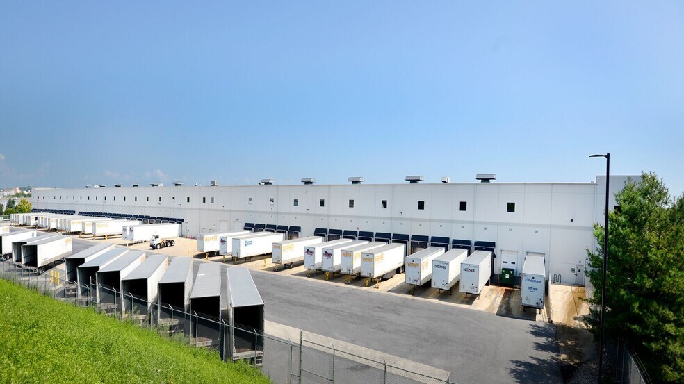 More Photos Of 400 Boulder Dr, Breinigsville Distribution For Lease