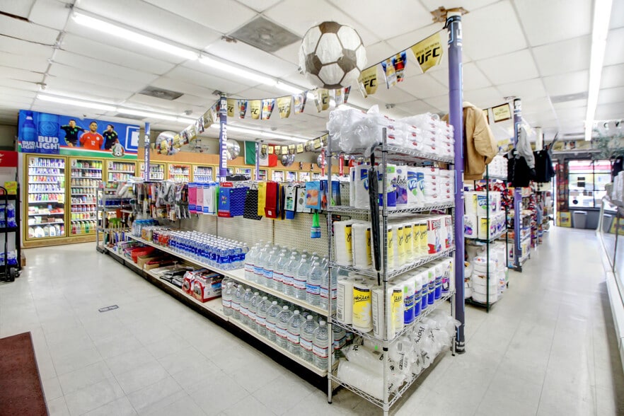 More Photos Of 1710 Lake St, Glendale Convenience Store For Sale