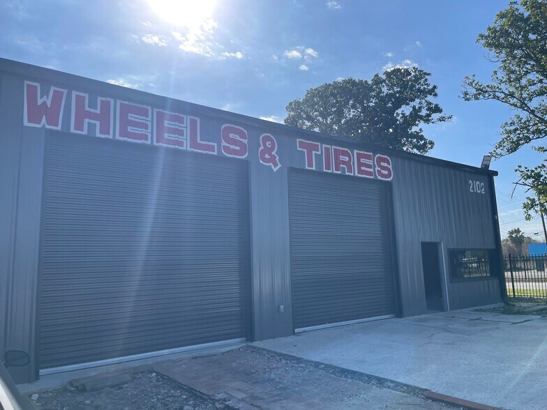 More Photos Of 2102 Aldine Bender Rd, Houston Industrial For Sale
