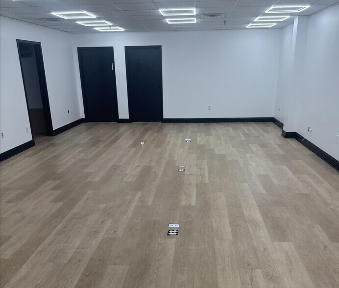 More Photos Of 1025 W St Georges Ave, Linden Storefront Retail Office For Lease