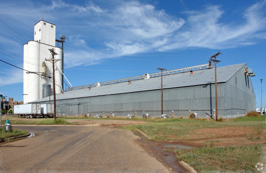 Primary Photo Of 2600 Dimmitt Rd, Plainview Warehouse For Sale
