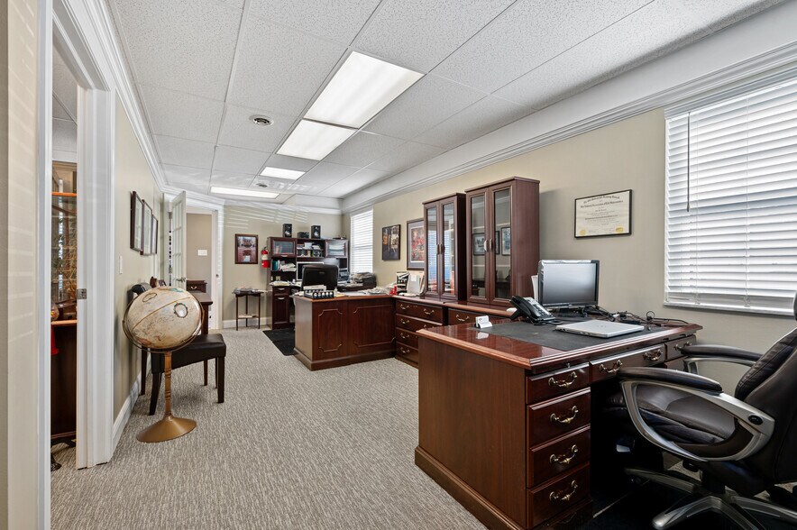 More Photos Of 450 Castle Shannon Blvd, Pittsburgh Storefront For Sale