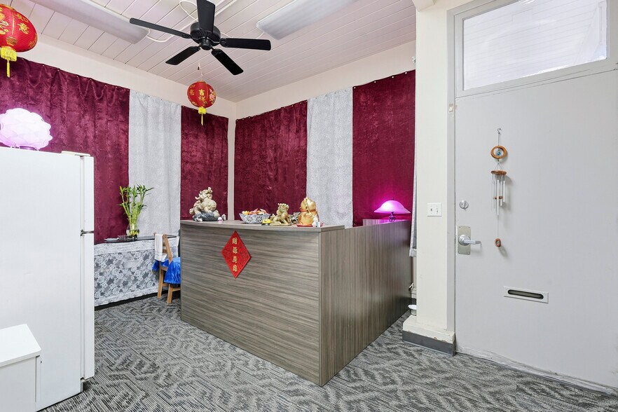 More Photos Of 12720 SW Pacific Hwy, Tigard General Retail For Sale