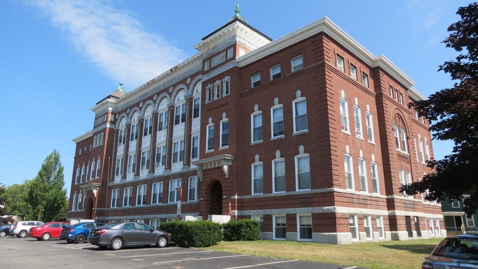 More Photos Of 19 Wood St, Lewiston Apartments For Sale