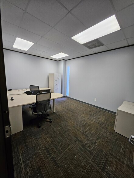 More Photos Of 14730 Yarberry St, Houston Unknown For Lease