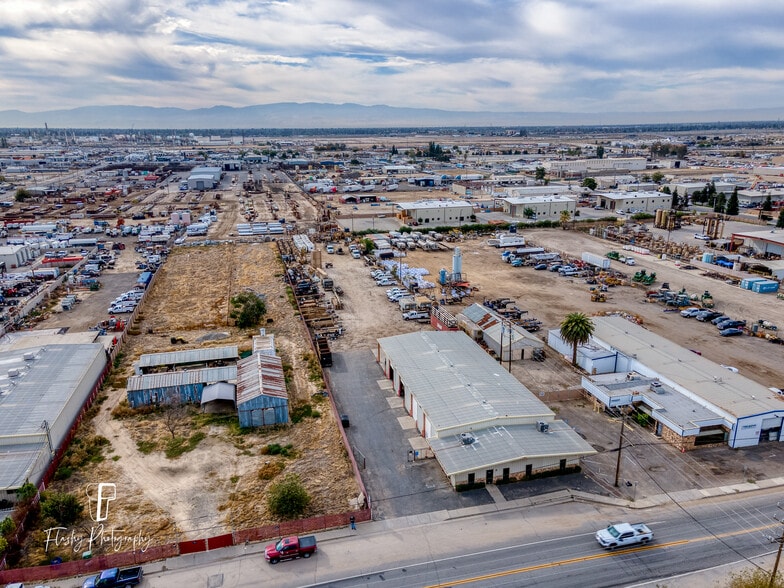 More Photos Of 7005 Downing Ave, Bakersfield Warehouse For Sale