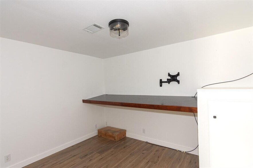 More Photos Of 27320 Ranch Road 12, Dripping Springs Office For Sale