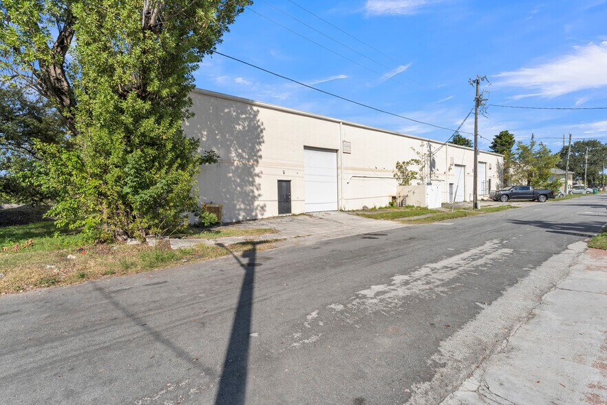 More Photos Of 501-513 Old Griffin Rd, Dania Warehouse For Sale