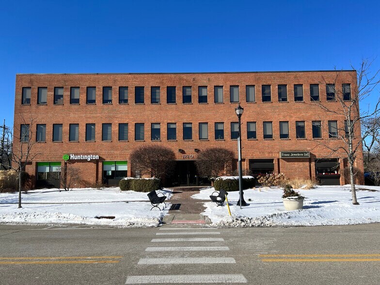 More Photos Of 1220 Meadow Rd, Northbrook Medical For Lease