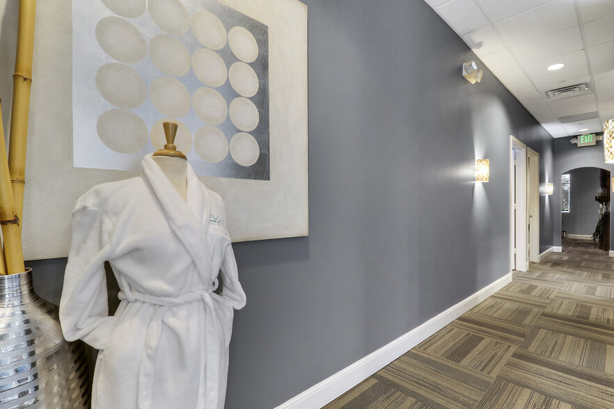 More Photos Of 266 NW Peacock Blvd, Port Saint Lucie Medical For Sale