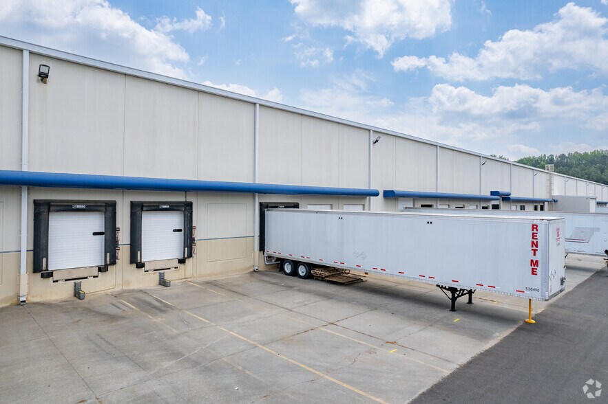 More Photos Of 255 Satellite Blvd, Suwanee Warehouse For Lease