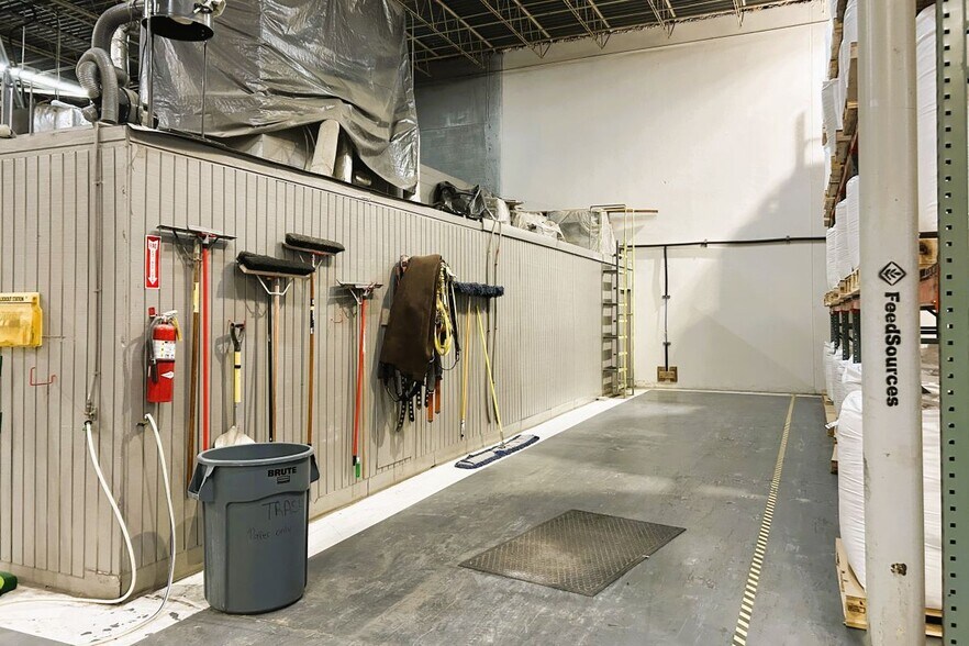 More Photos Of 1916 Gallagher Dr, Sherman Warehouse For Sale